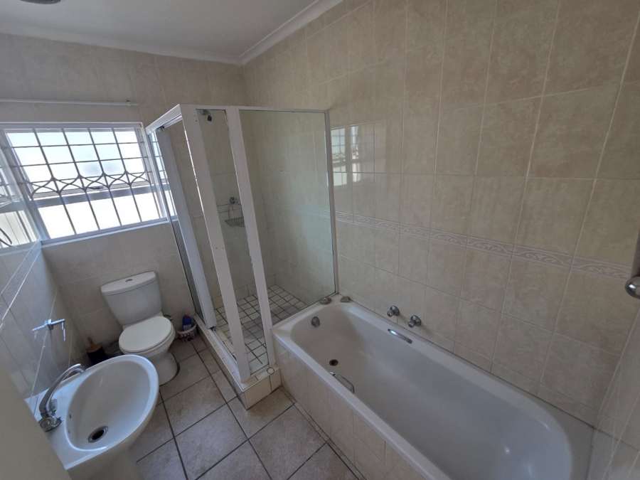 To Let 3 Bedroom Property for Rent in Summerstrand Eastern Cape